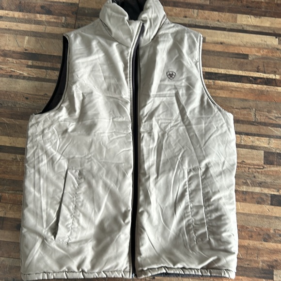 Men’s Ariat reversible puffer vest - Picture 4 of 6
